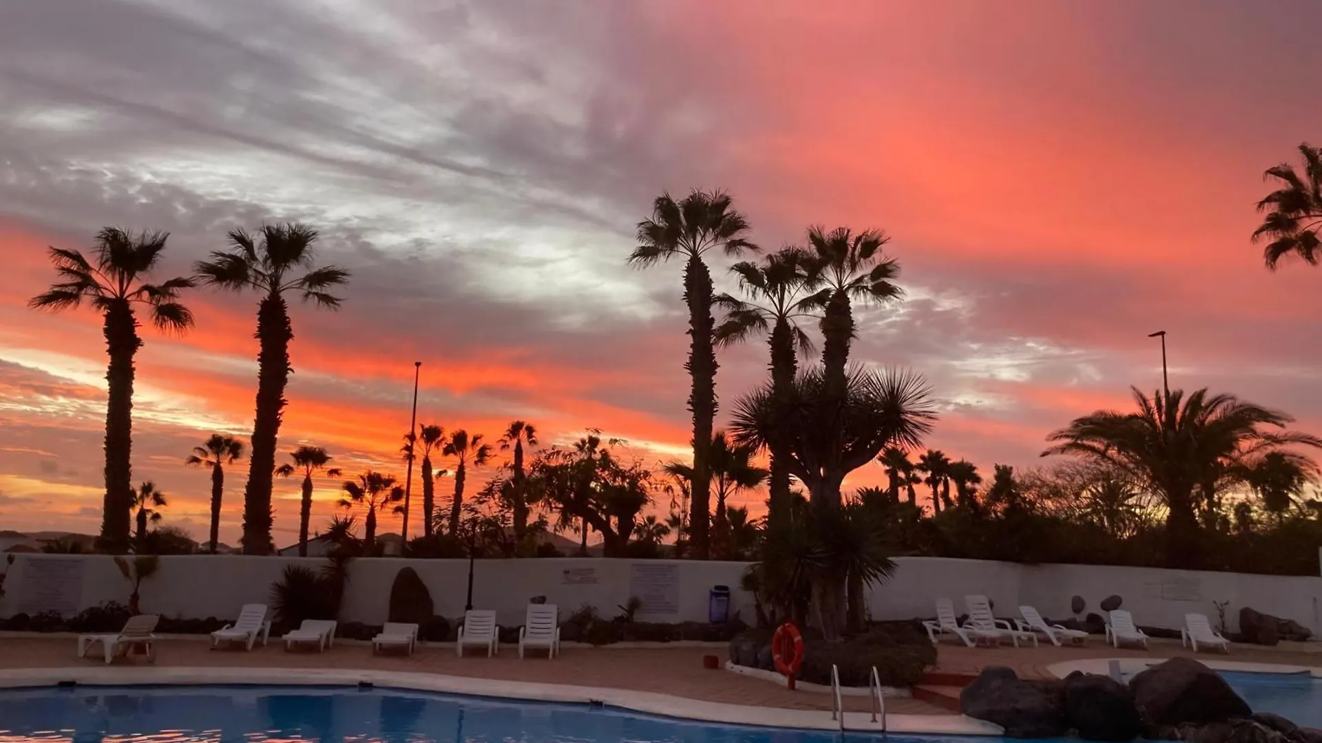 2 Bed Apartment That Steps Out On To The Pool San Miguel de Abona Spanien